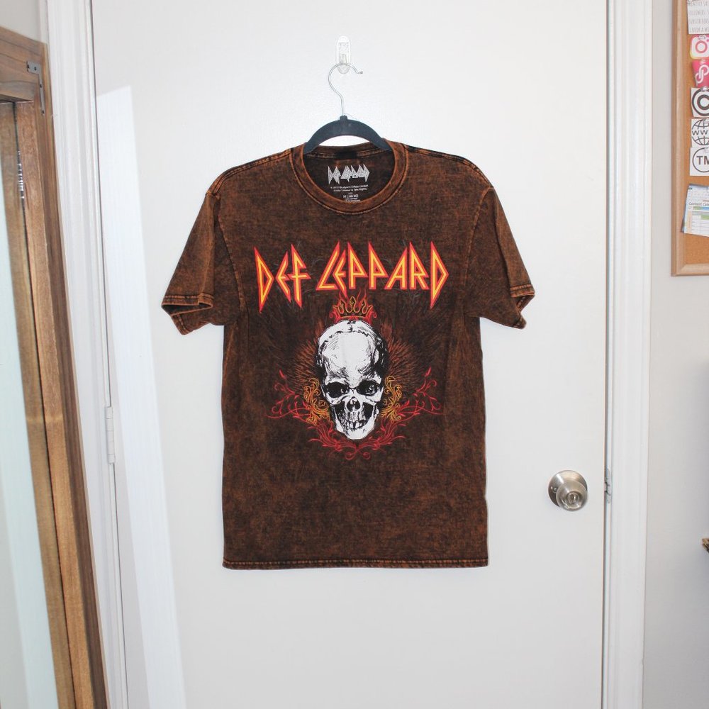 DEF LEPPARD BROWN SKULL WASHED TEE SIZE MEDIUM